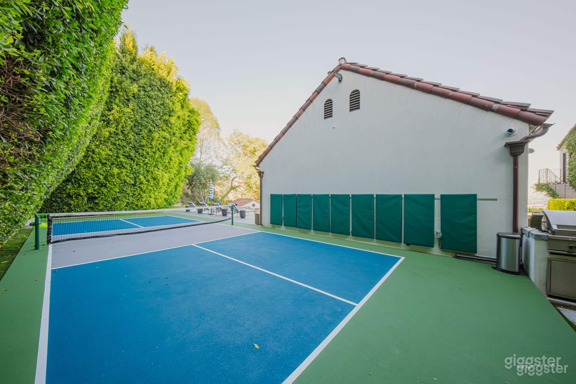 HOLLYWOOD HILLS TENNIS COURT WITH CITY VIEWS Photo 2