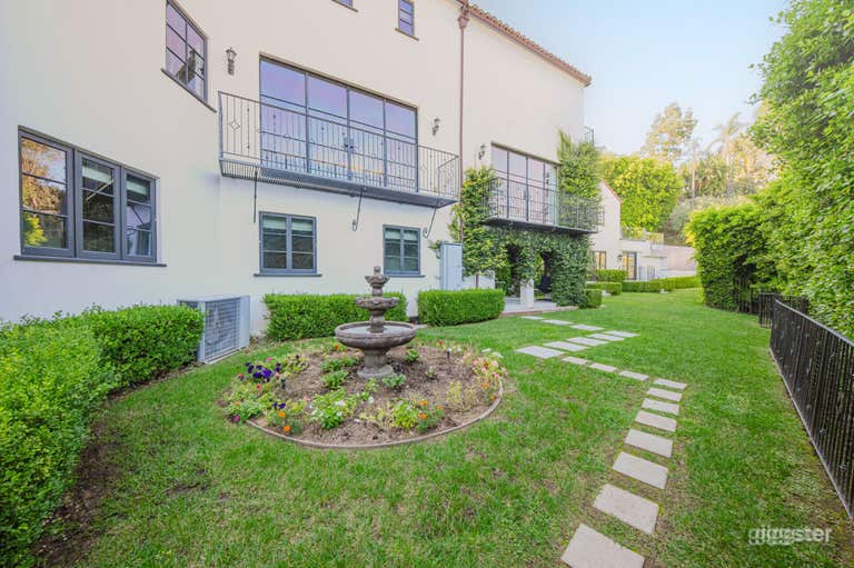  HOLLYWOOD HILLS TENNIS COURT WITH CITY VIEWS 