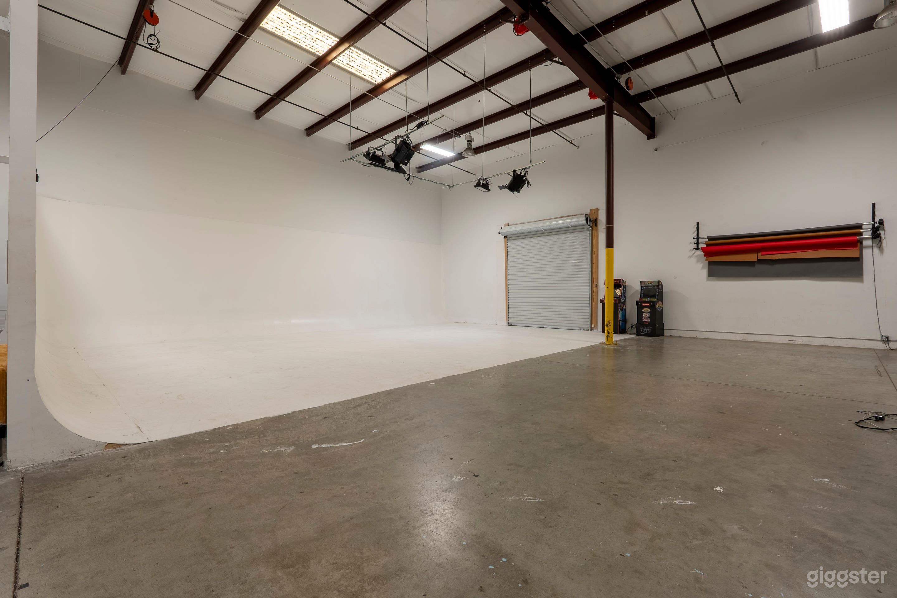 Industrial Production Studio with 15ft Cyclorama (CYC) Wall Photo 3