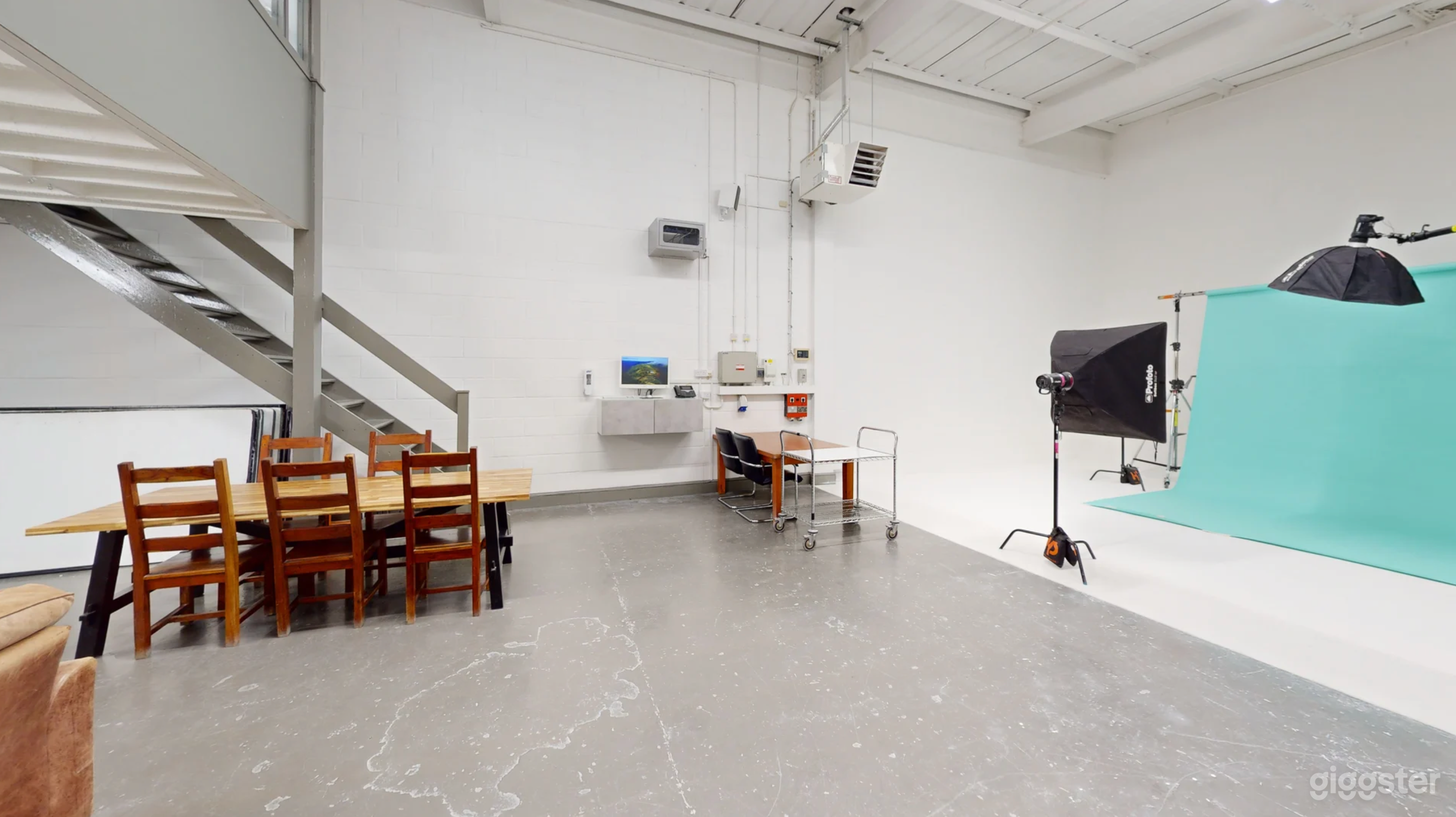 STUDIO 2 White Cove Mezzanine Photo 2
