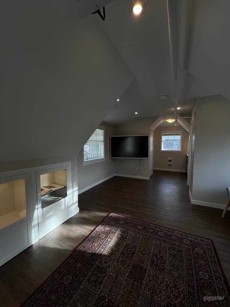  Strathcona Studio Loft (360 Natural Light) 
