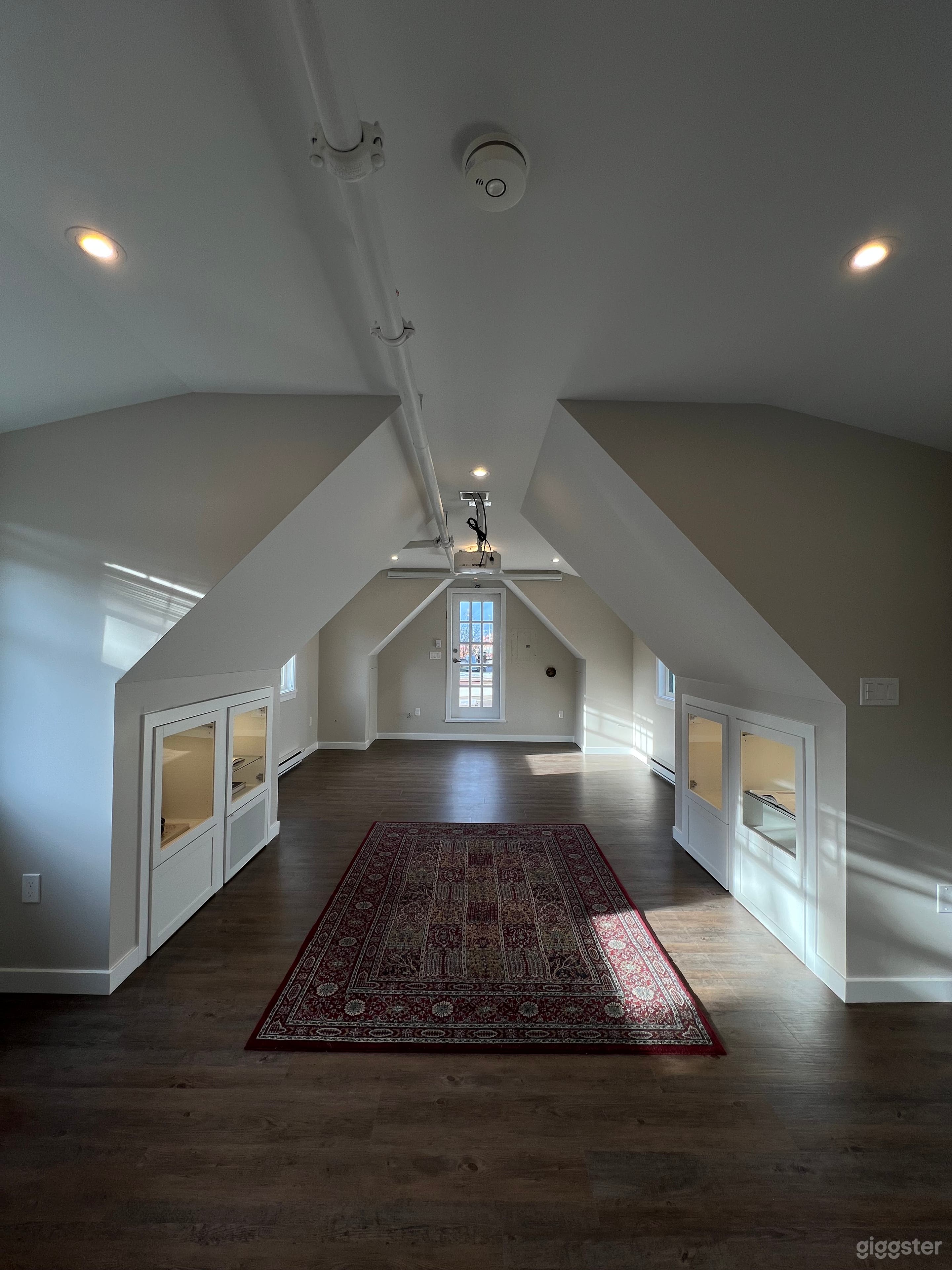 Strathcona Studio Loft (360 Natural Light) Photo 1