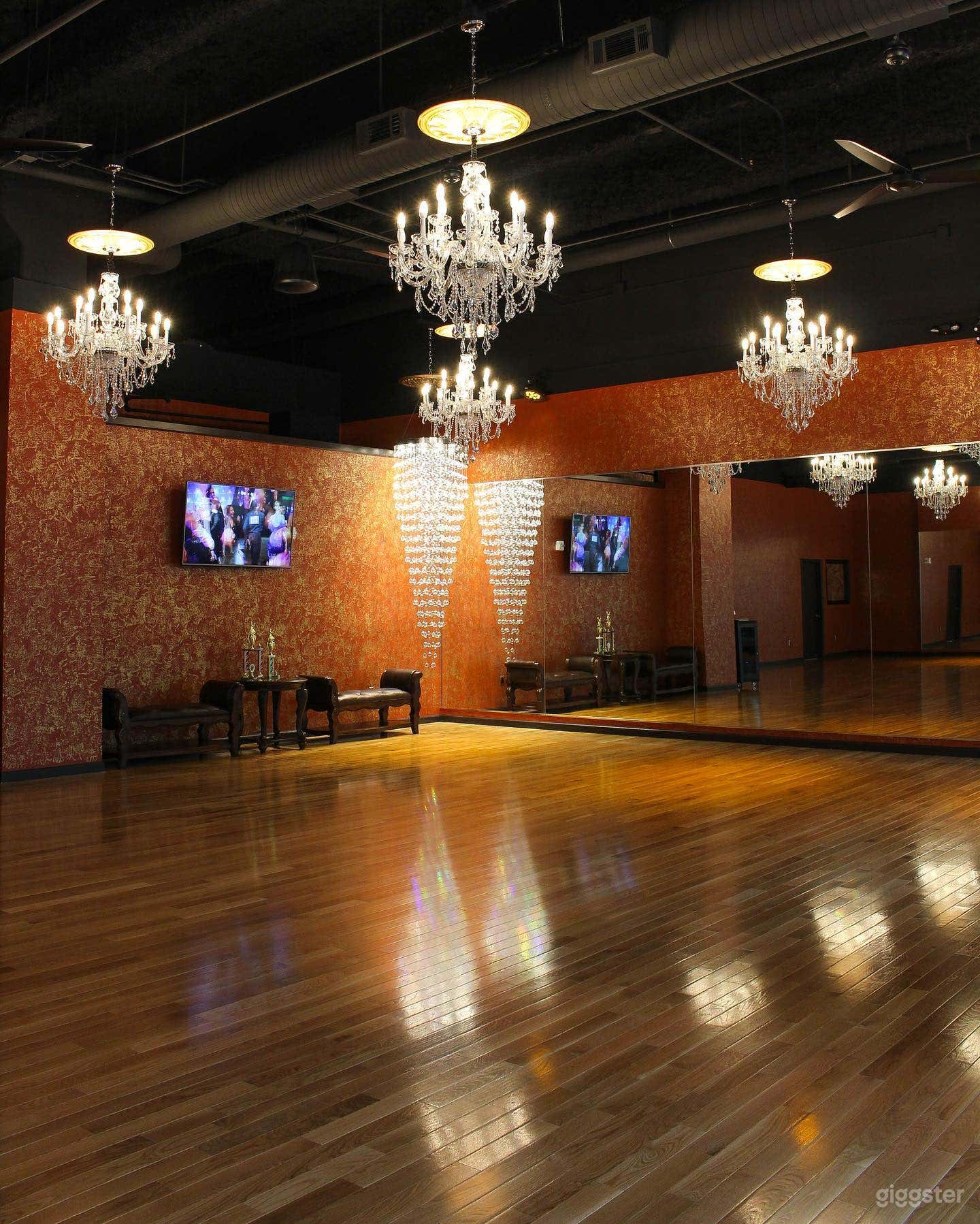 Beautiful and Classy Dance Studio in The Woodlands Photo 3