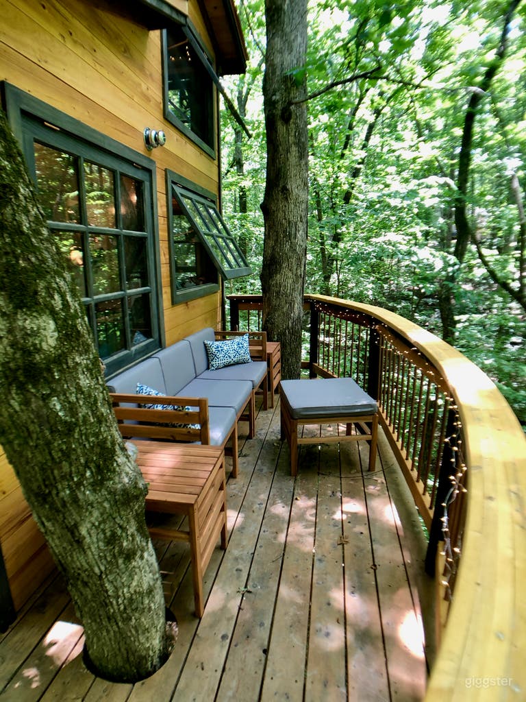  Cozy sitting area on deck, overlooking small stream 30 feet below. 