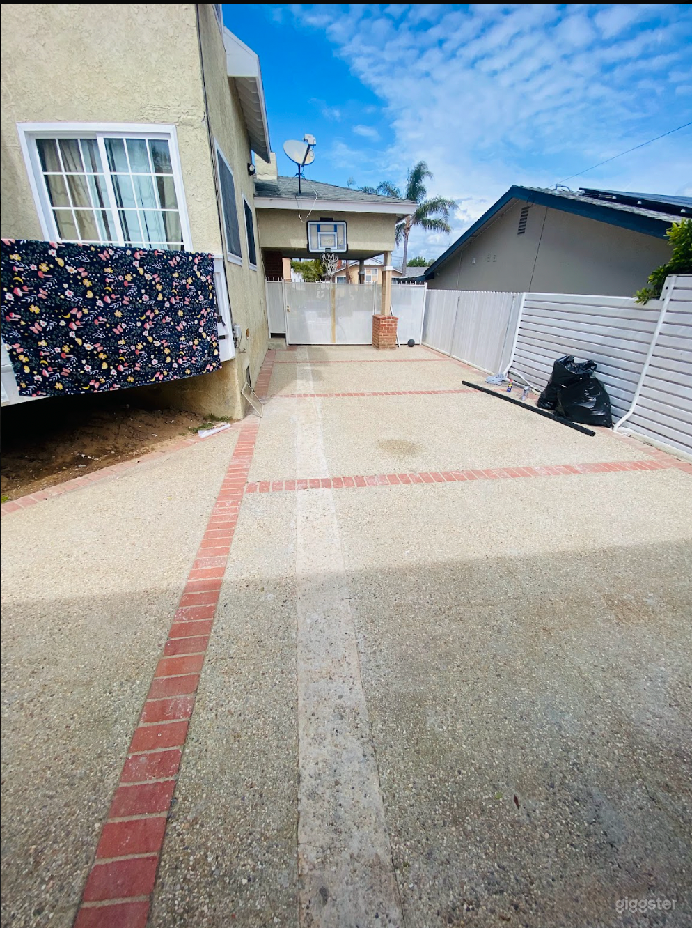 WEST LA EVENT SPACE: Lush Garden & Kitchenette Photo 4