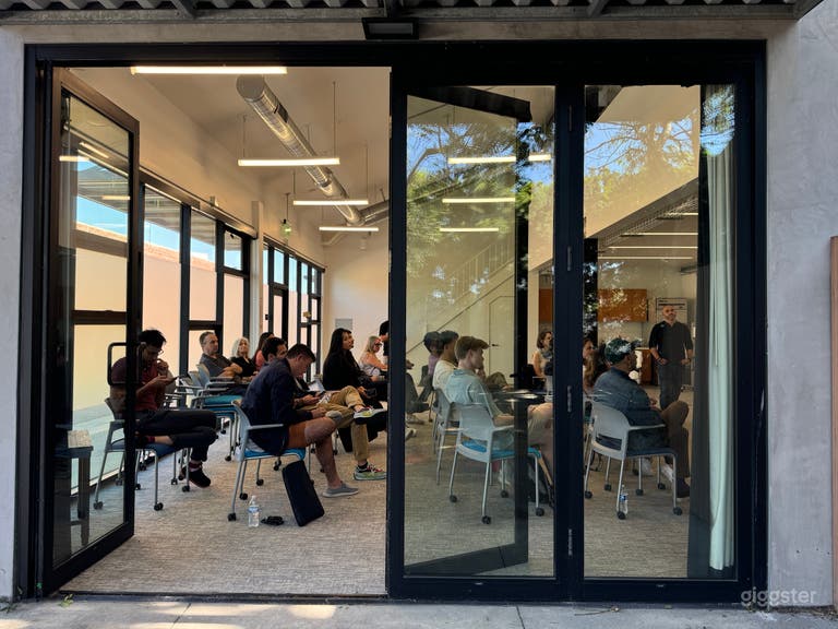  Indoor/Outdoor Event Lounge 