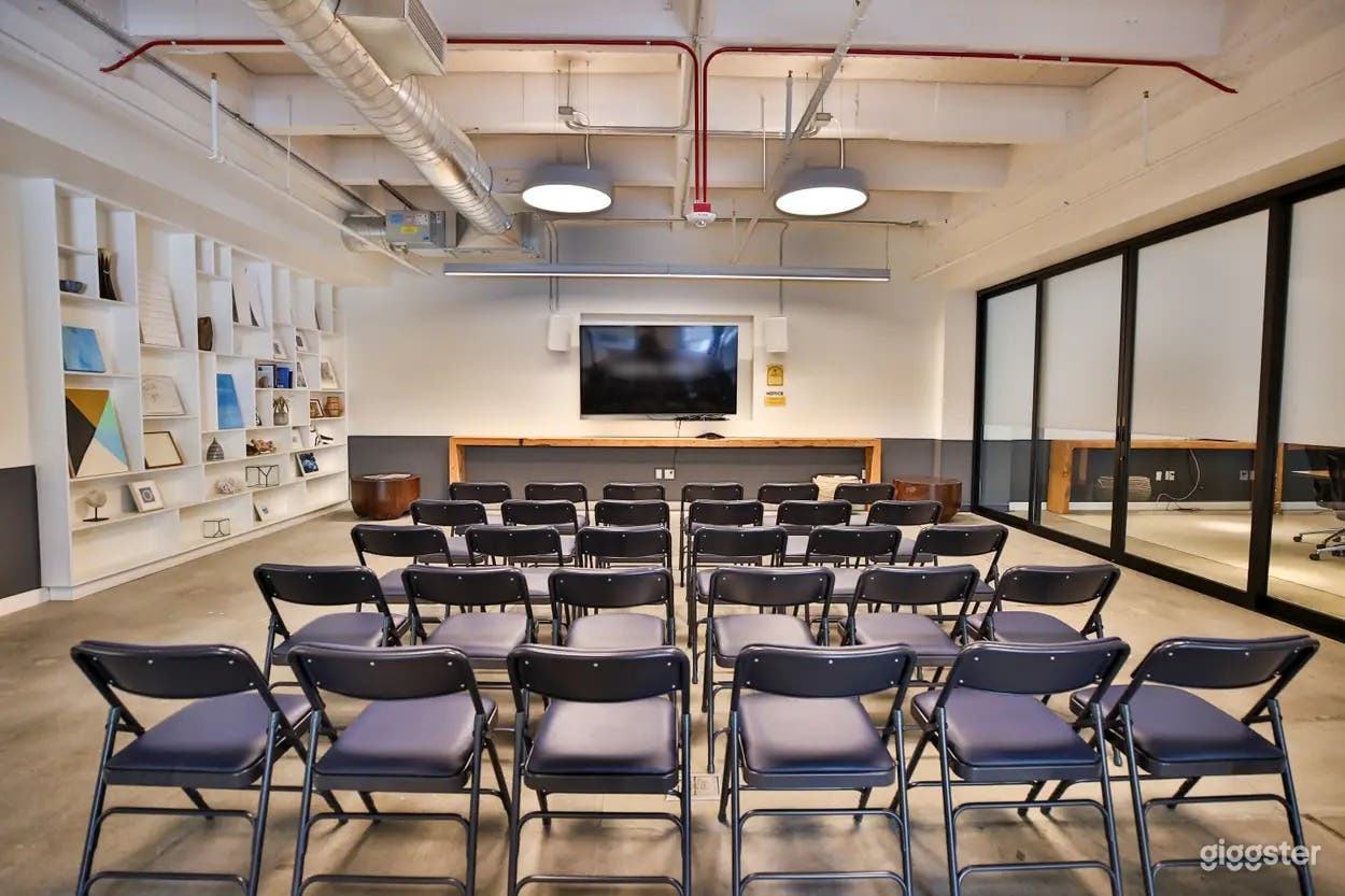 Distinctive Apollo Room | Rent this location on Giggster