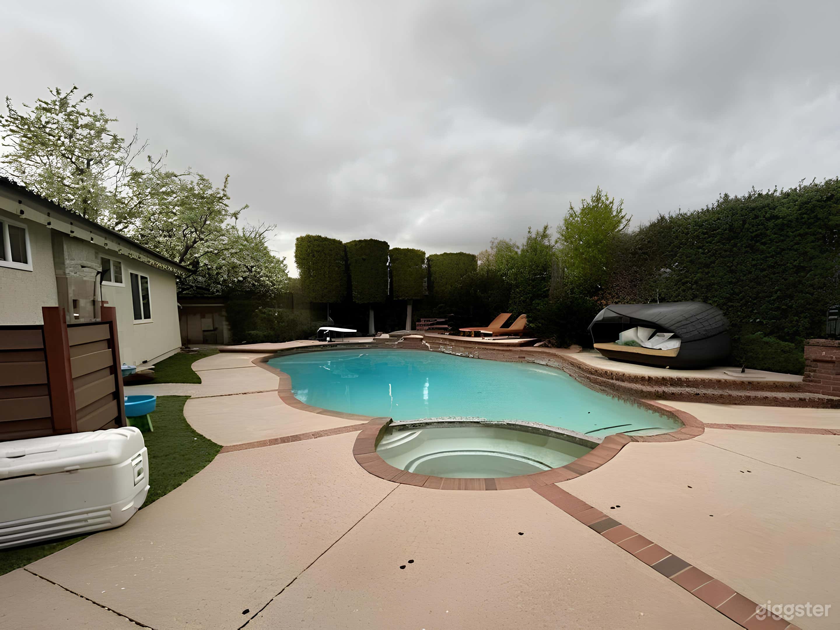 10ft Pool with Diving Board and Hot Tub Photo 3