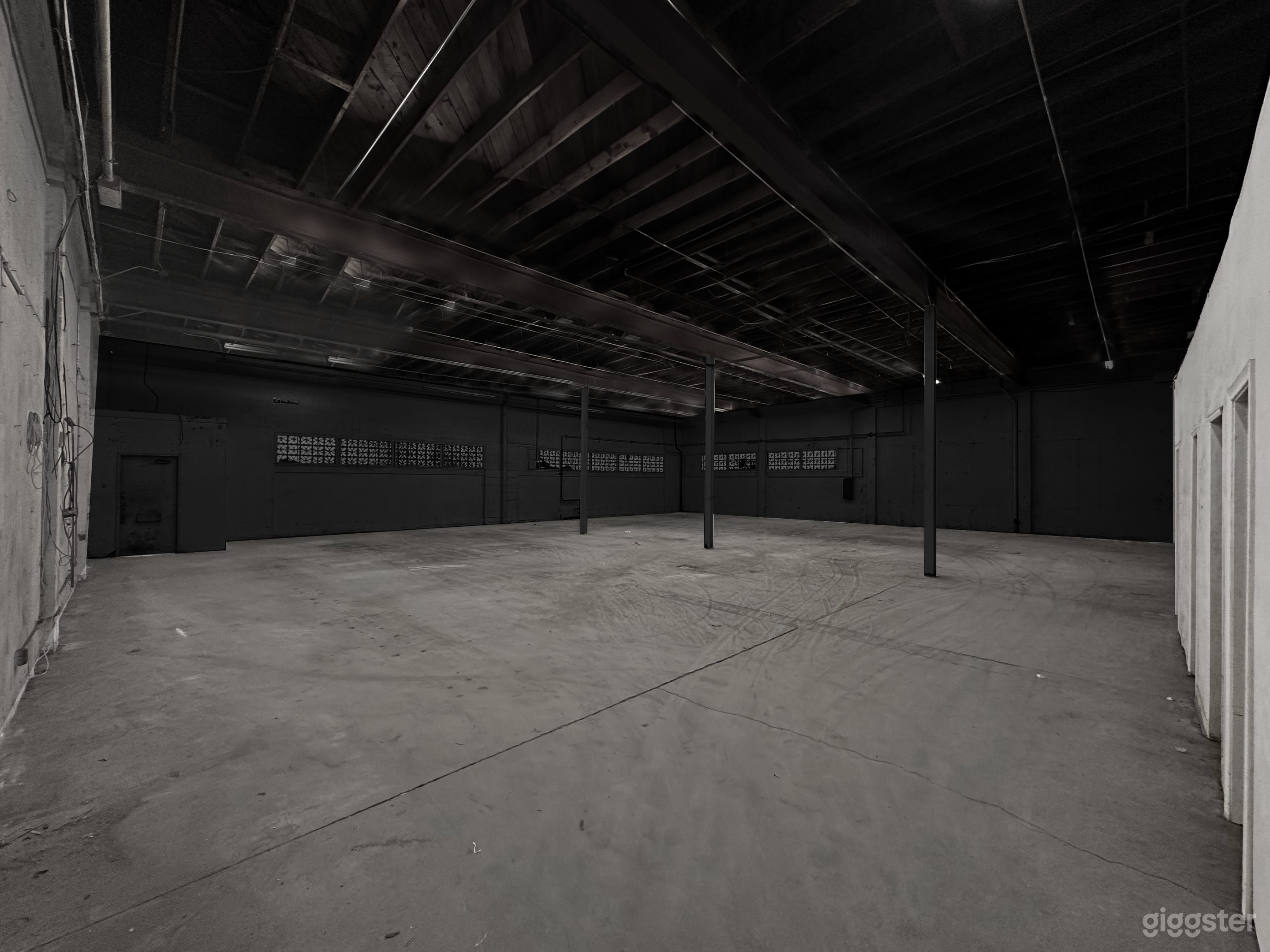 RAIN Machine Studio, HOLLYWOOD (9000sf) + Drive-In Photo 4