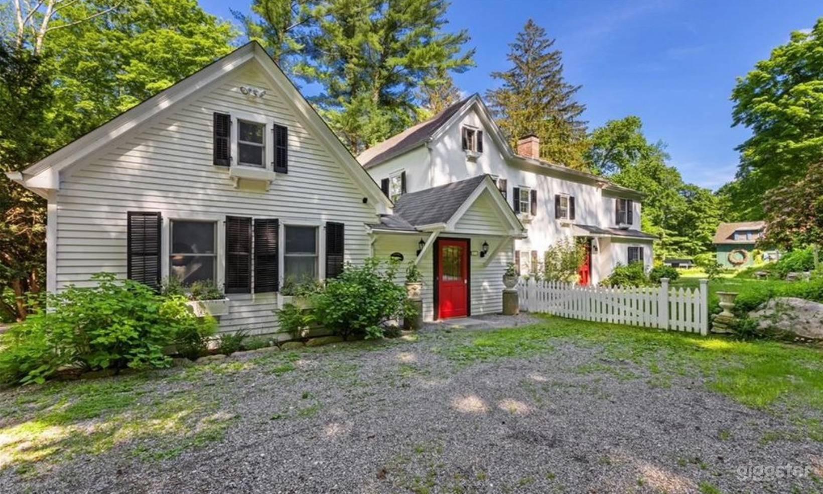 Farm House with Barn and Tennis Court Photo 3