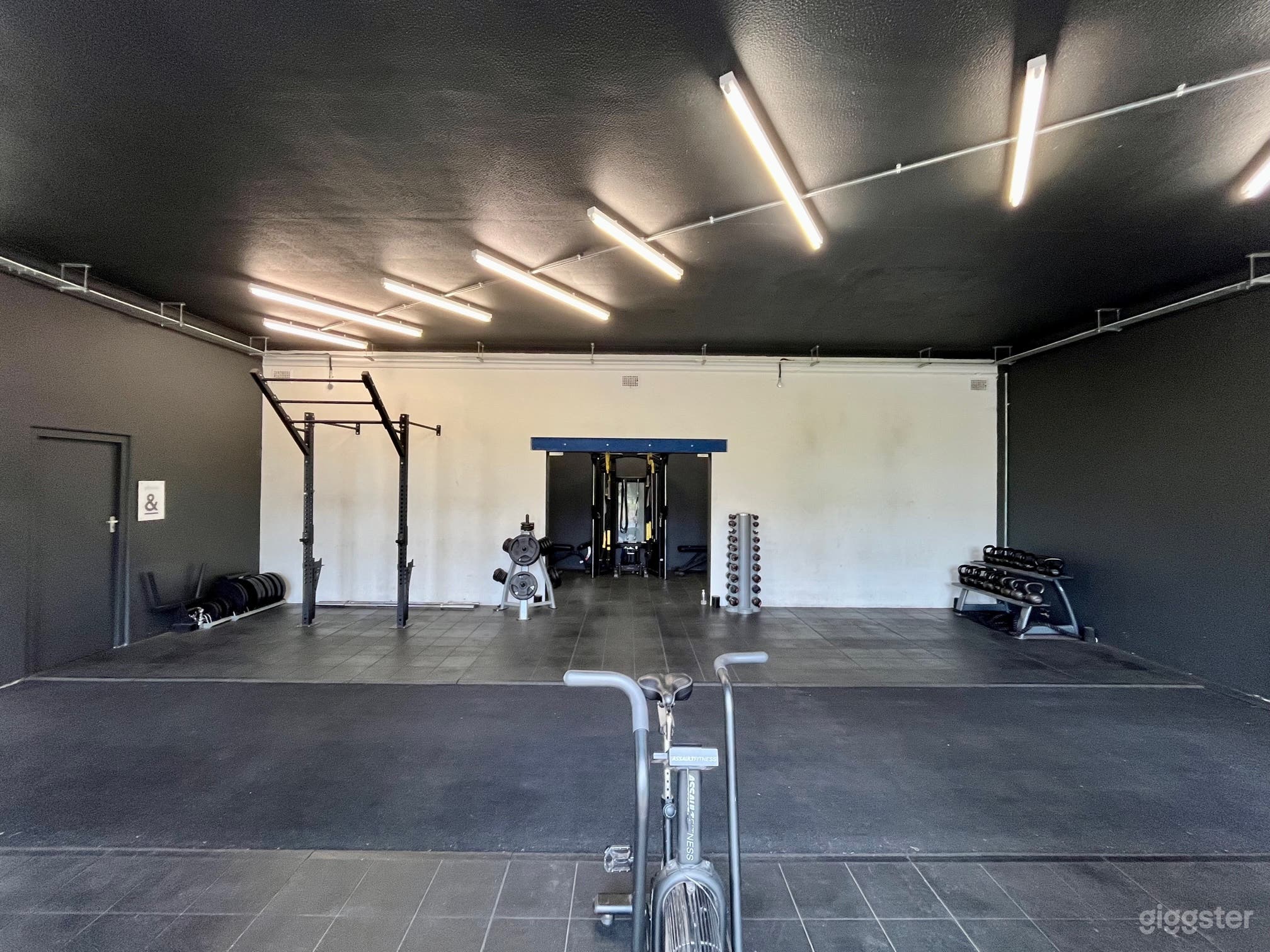 A Modern Twist To A Victorian Park Pavilion  Photo 3