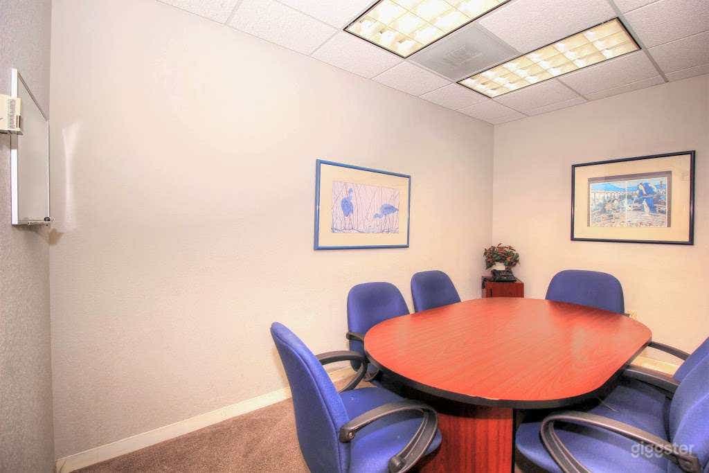 160 SQFT Conference/Meeting Room Photo 2