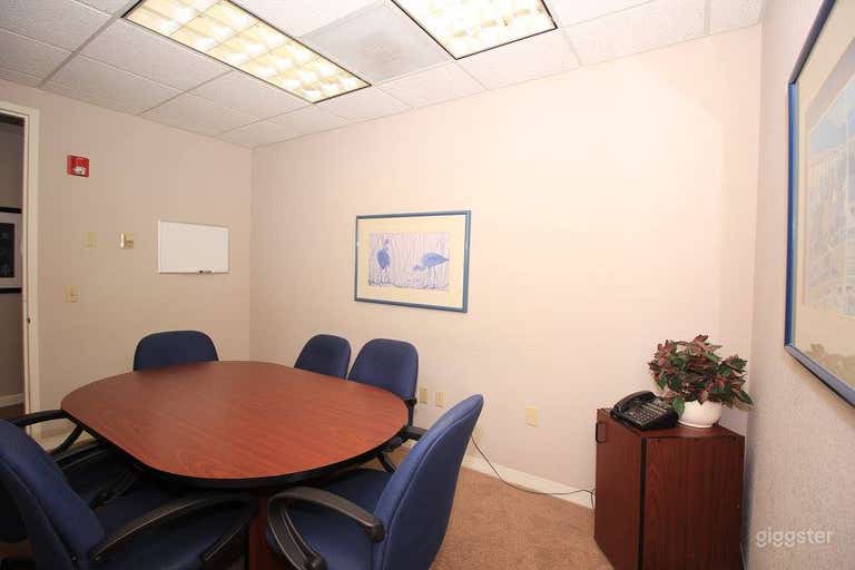  160 SQFT Conference/Meeting Room 