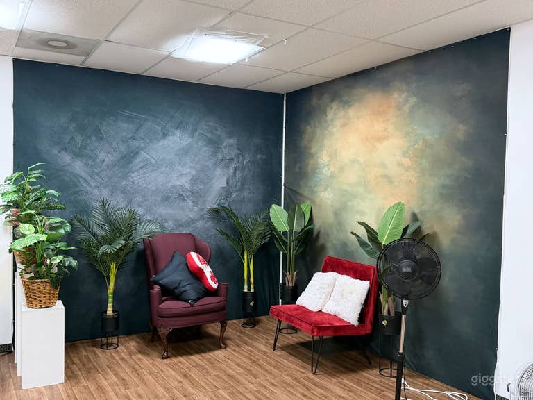  Realistic backgrounds photo studio with Lights and props 