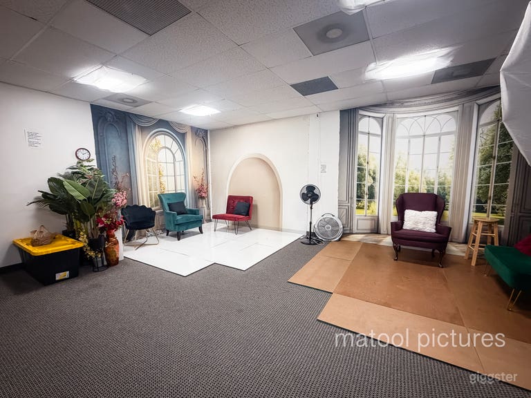  Realistic backgrounds photo studio with Lights and props 