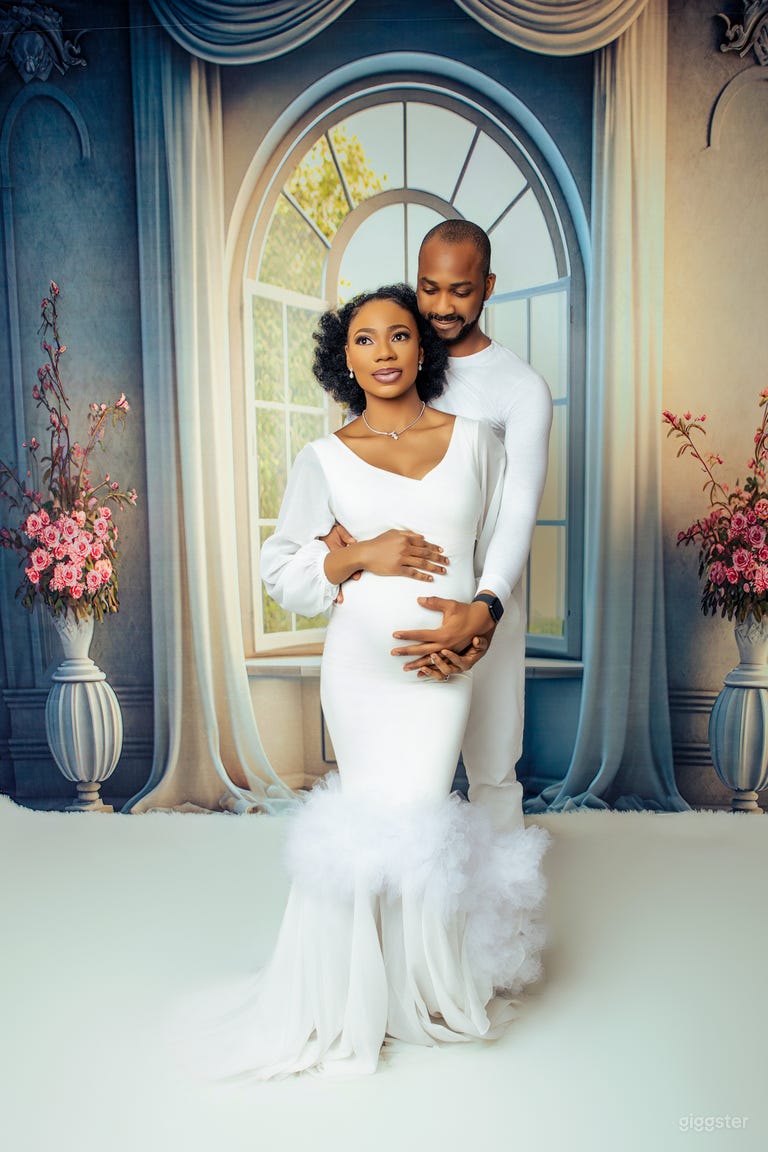  Realistic backgrounds photo studio with Lights and props 