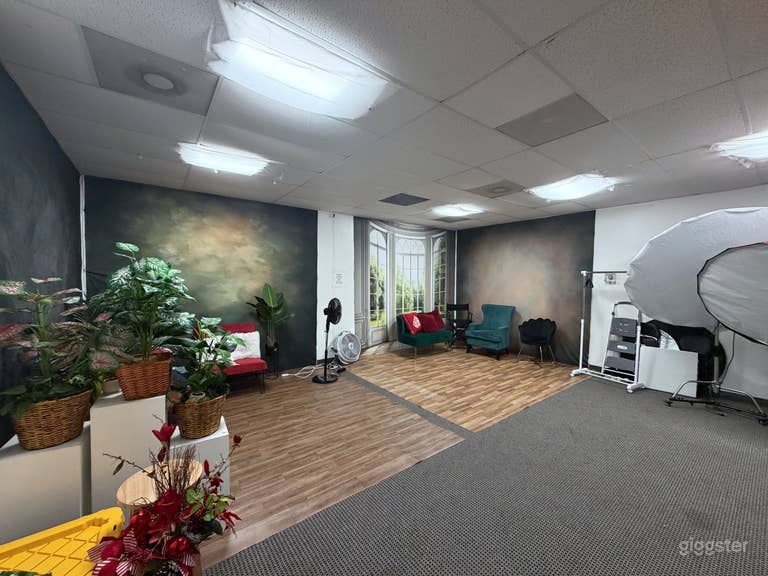  Realistic backgrounds photo studio with Lights and props 