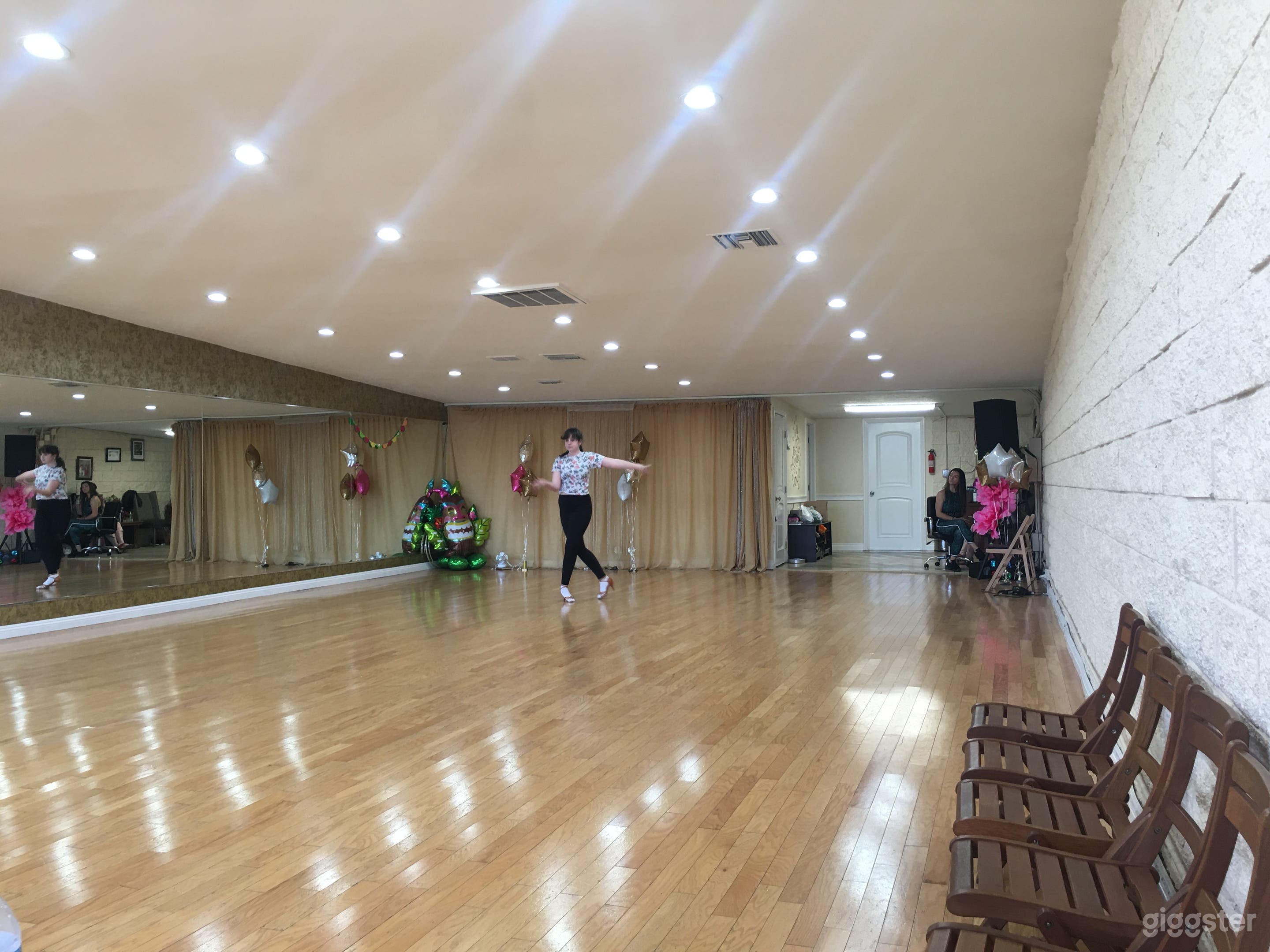 Versatile Dance Studio in Tarzana Photo 4