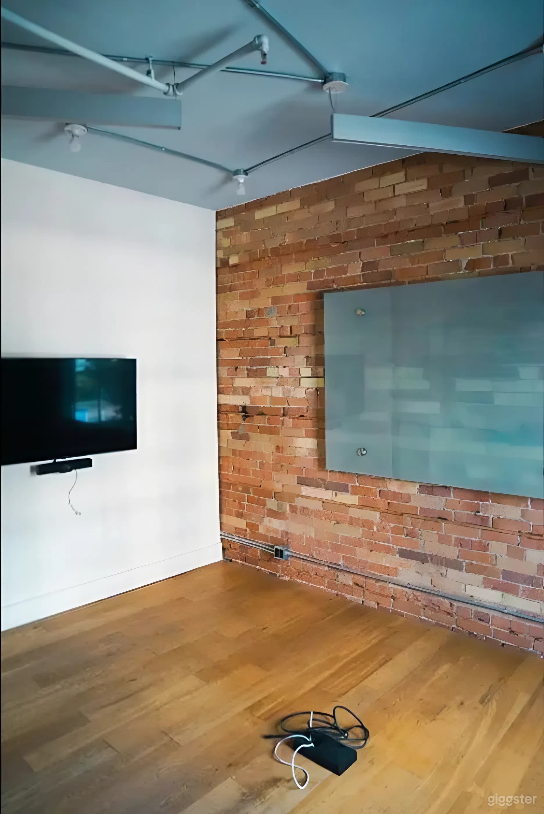 Charming Brick Event Space with Breakout Rooms &amp; Light Photo 4