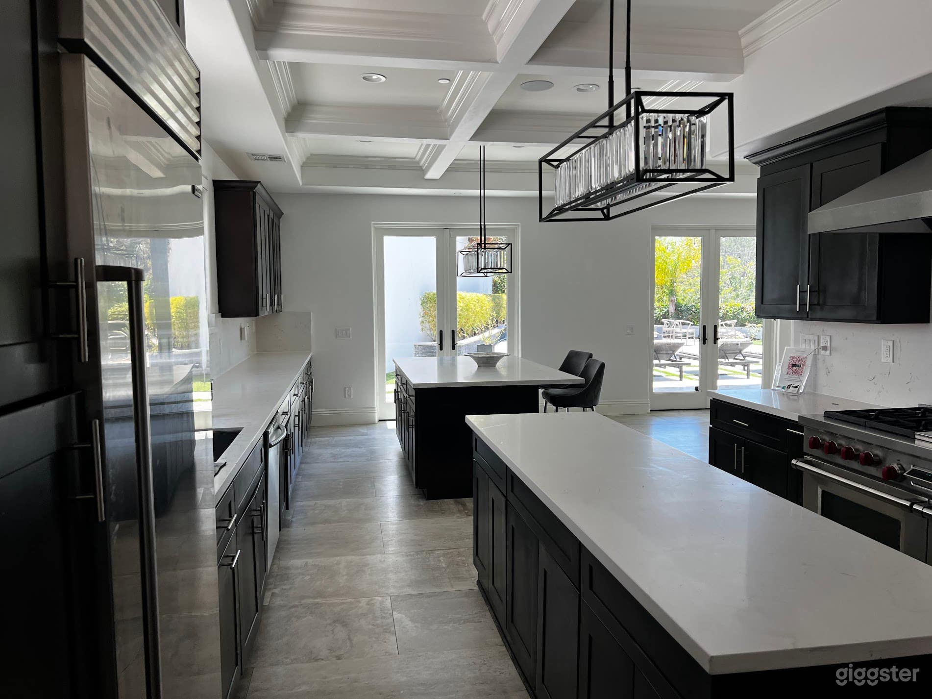 Contemporary Mediterranean-style Jewel Photo 3