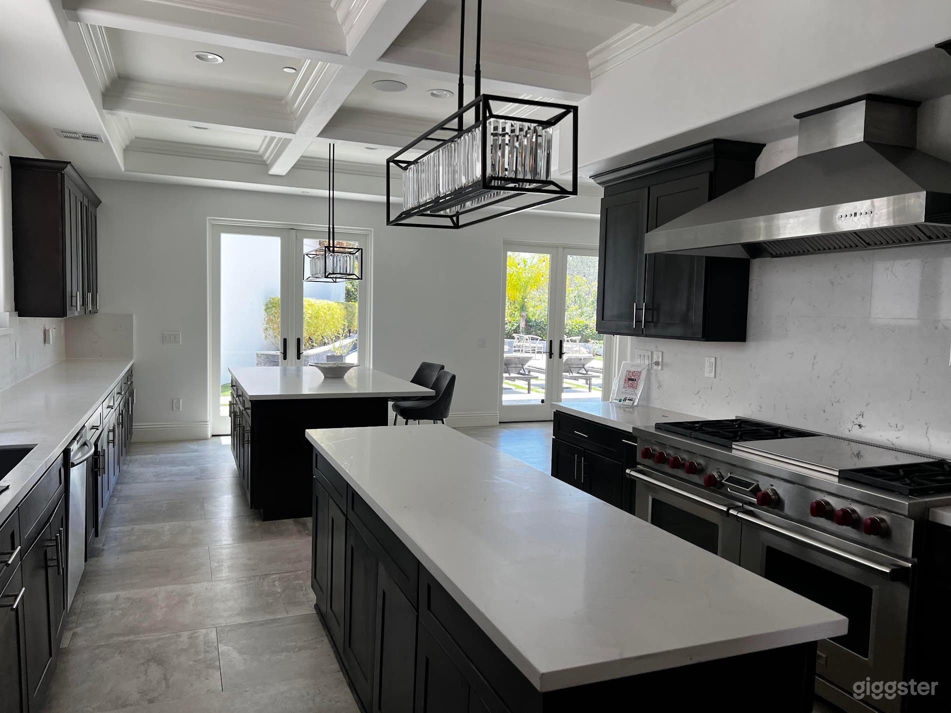 Contemporary Mediterranean-style Jewel Photo 2