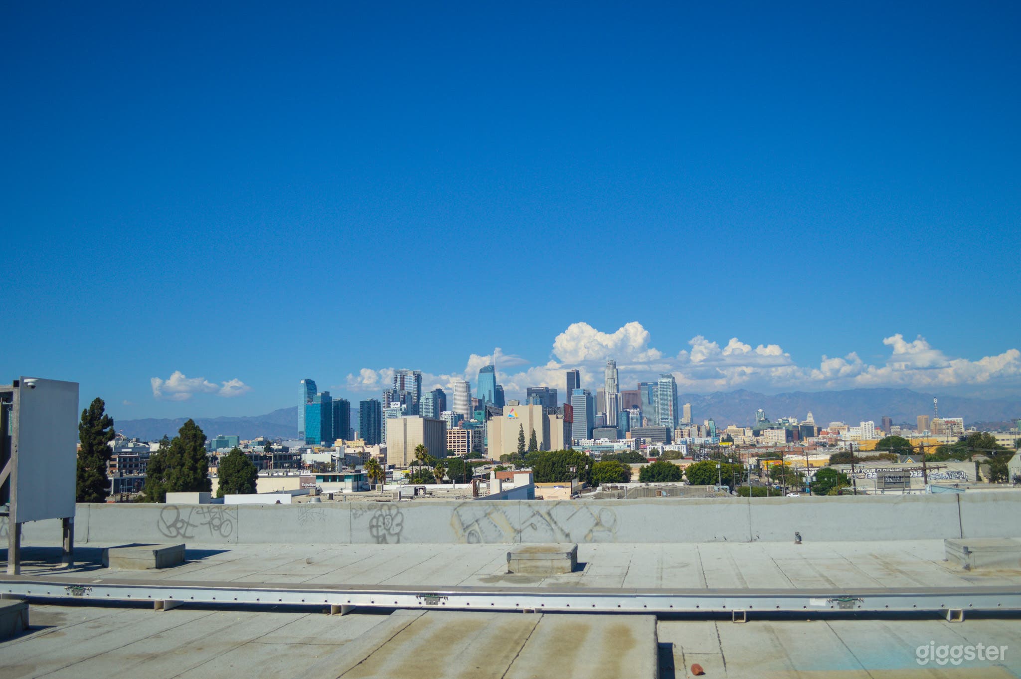 650 Sq Ft Natural Light Photo Studio + Rooftop DTLA View Photo 2