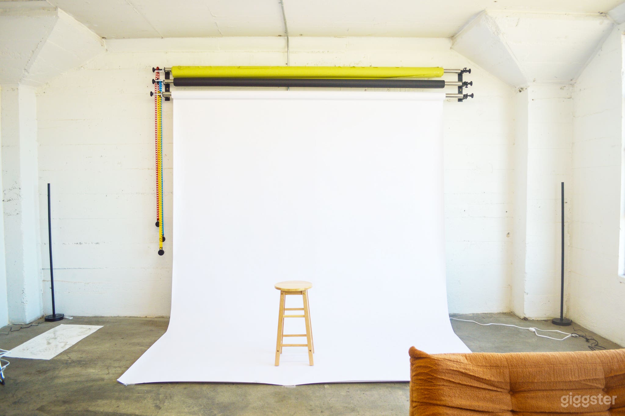 650 Sq Ft Natural Light Photo Studio + Rooftop DTLA View Photo 4