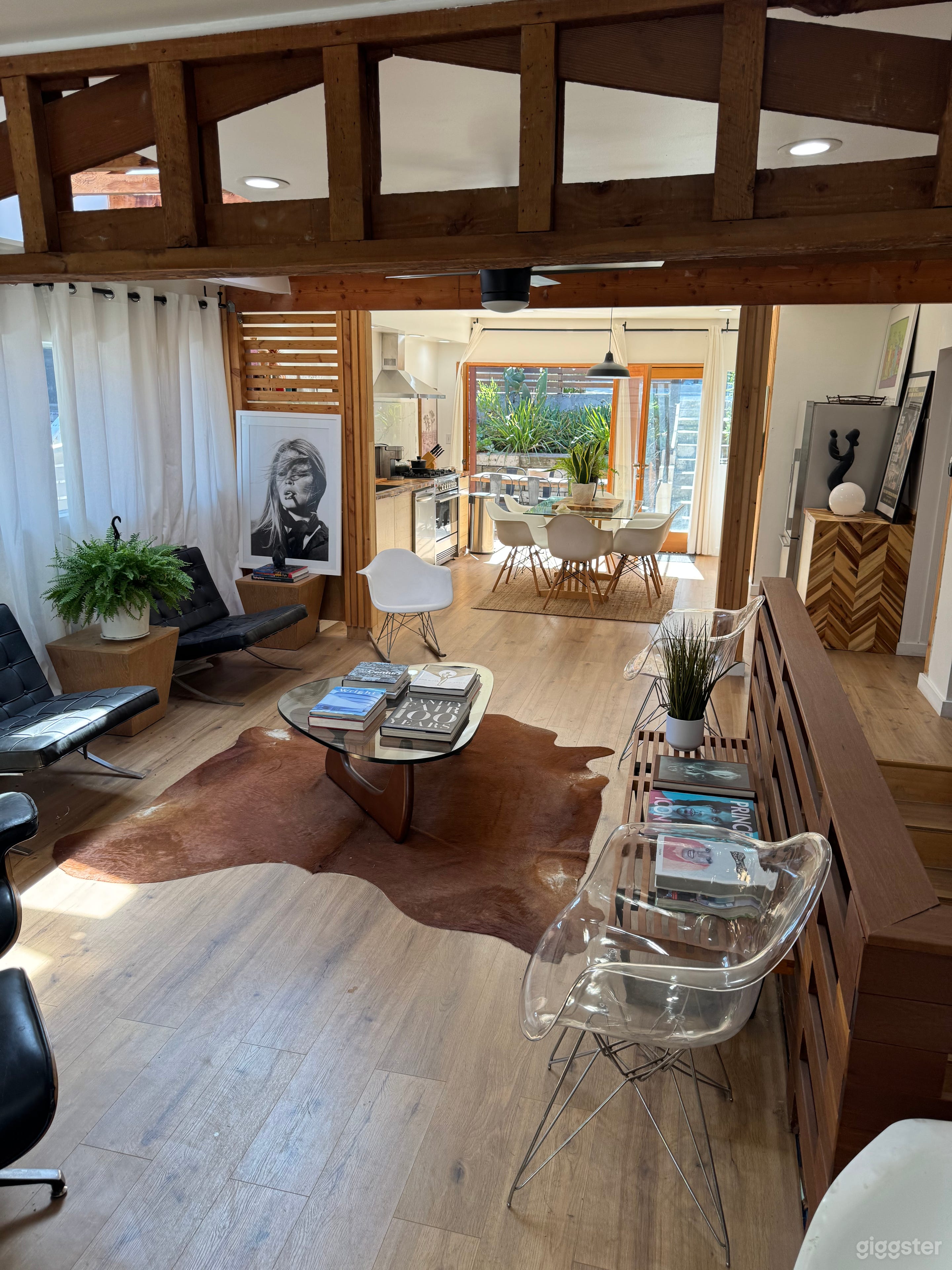 Chic 1913 California Craftsman Bungalow with Modern Flair Photo 2