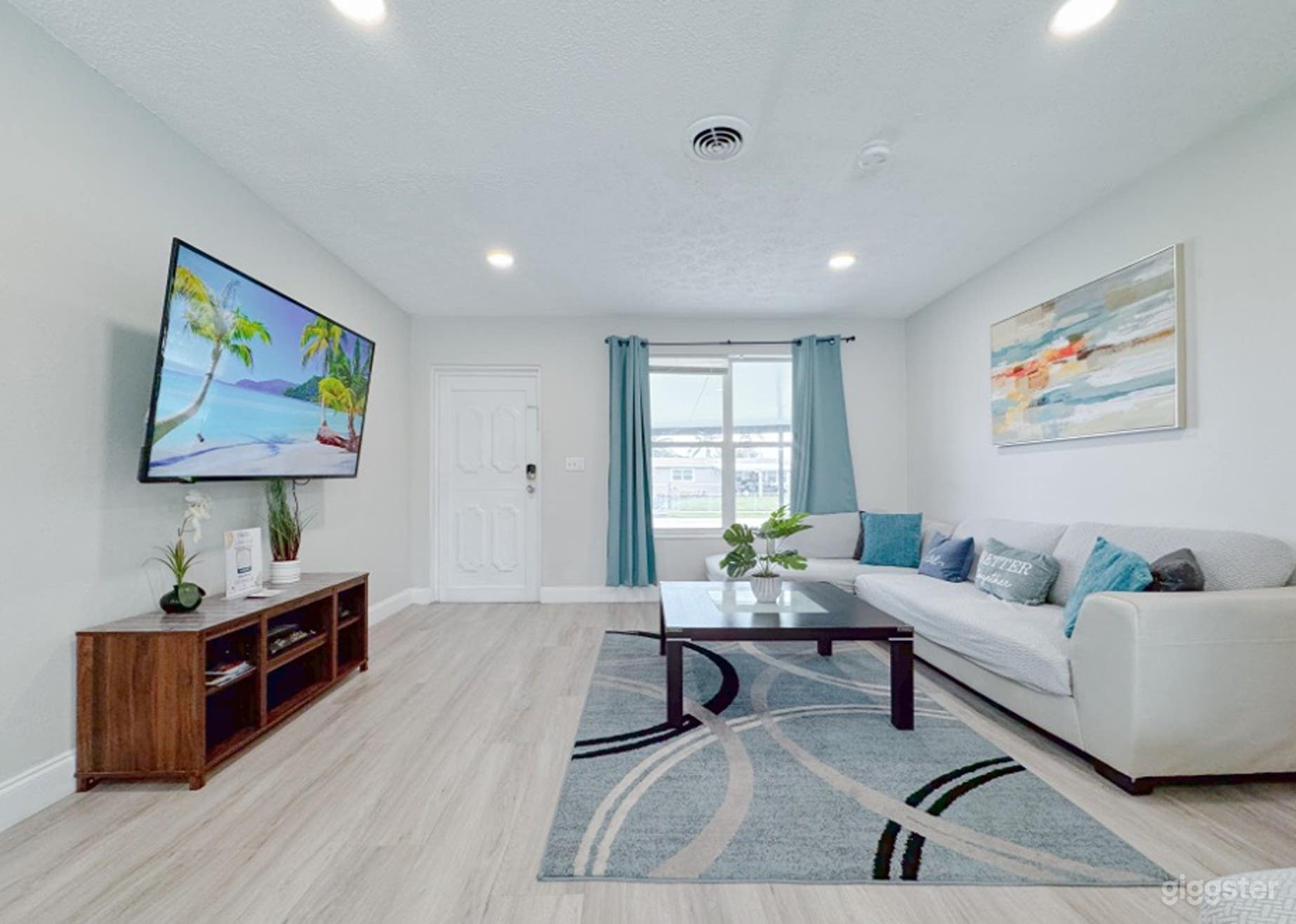 Stylish Private Villa Photo 3