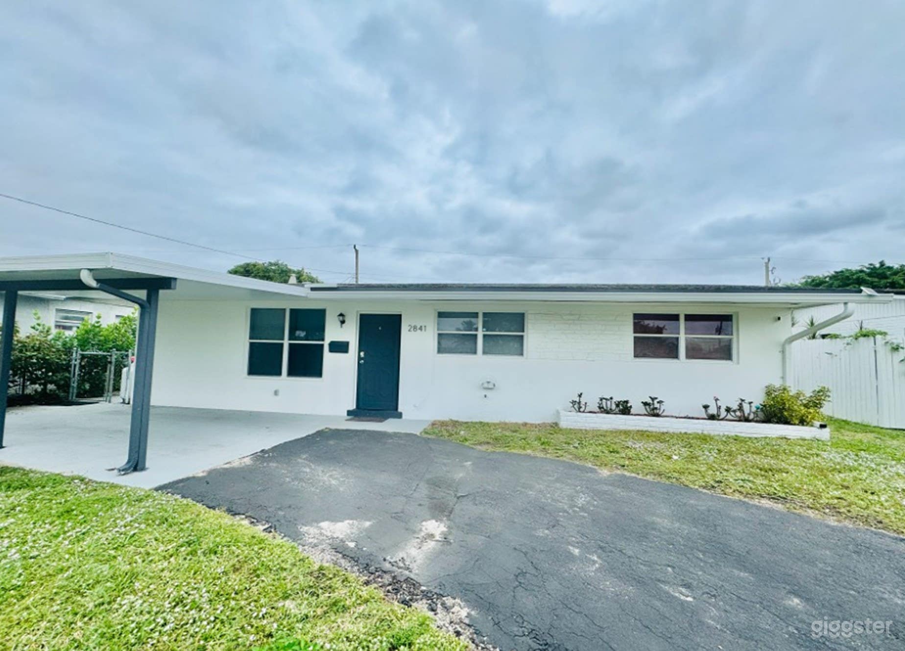 Stylish Private Villa Photo 2