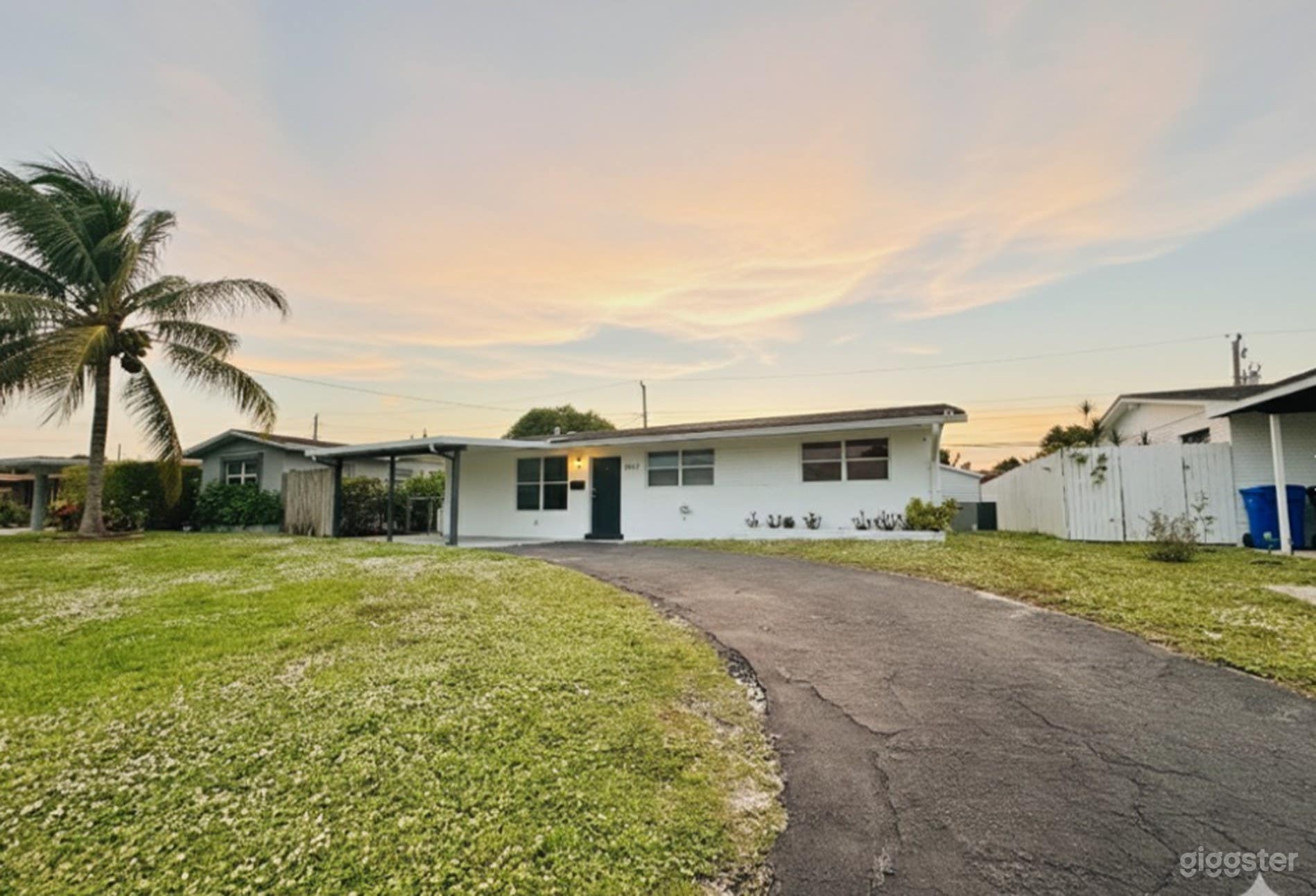 Stylish Private Villa Photo 1