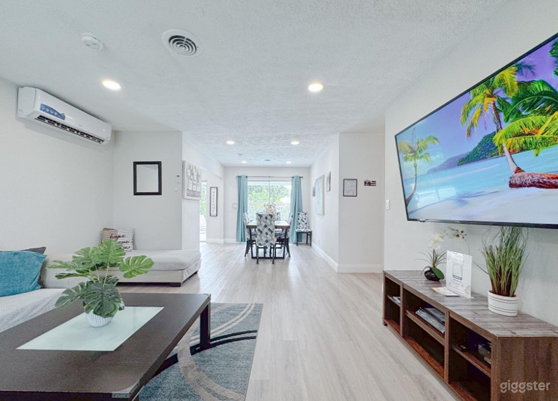 Stylish Private Villa Photo 4