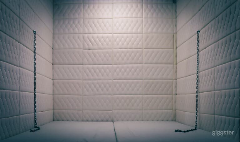  PADDED WHITE ROOM | ASYLUM | VIDEO PRODUCTION SET 