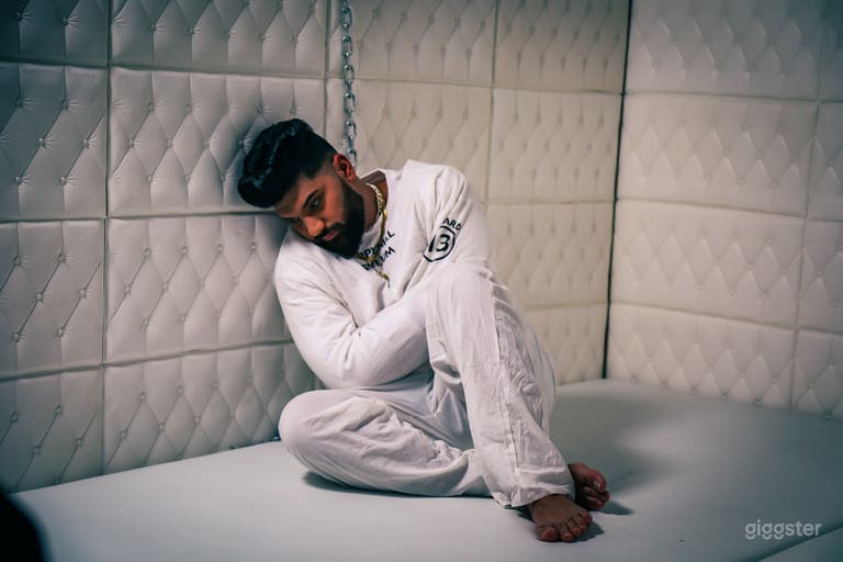  PADDED WHITE ROOM | ASYLUM | VIDEO PRODUCTION SET 