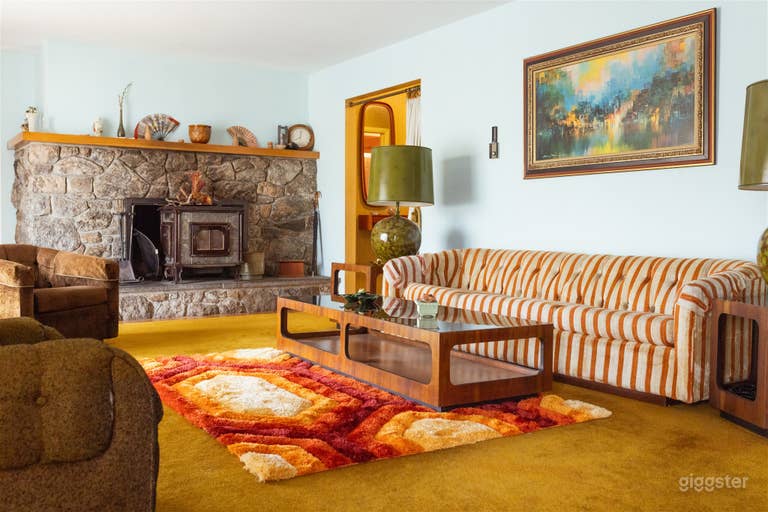  70's Time Capsule!  Mid-Century full house/private 