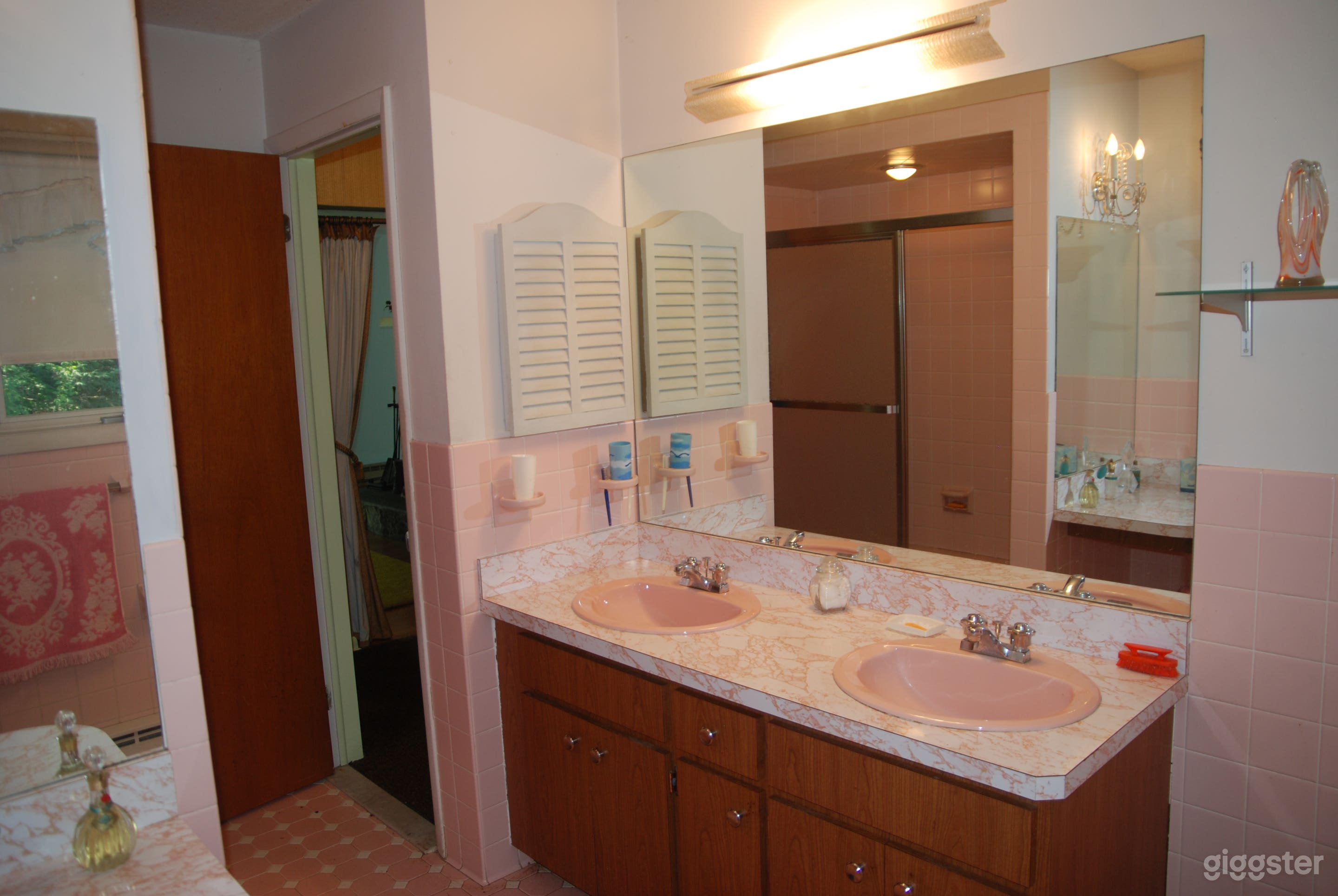 Jack &amp; Jill pink tiled bathroom