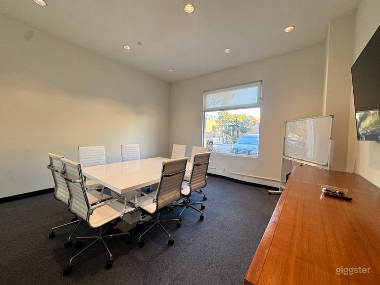  Bright Medium Meeting Room in Downtown Santa Monica 