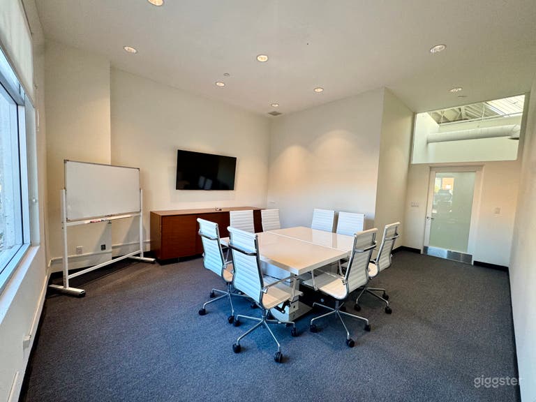 Bright Medium Meeting Room in Downtown Santa Monica 