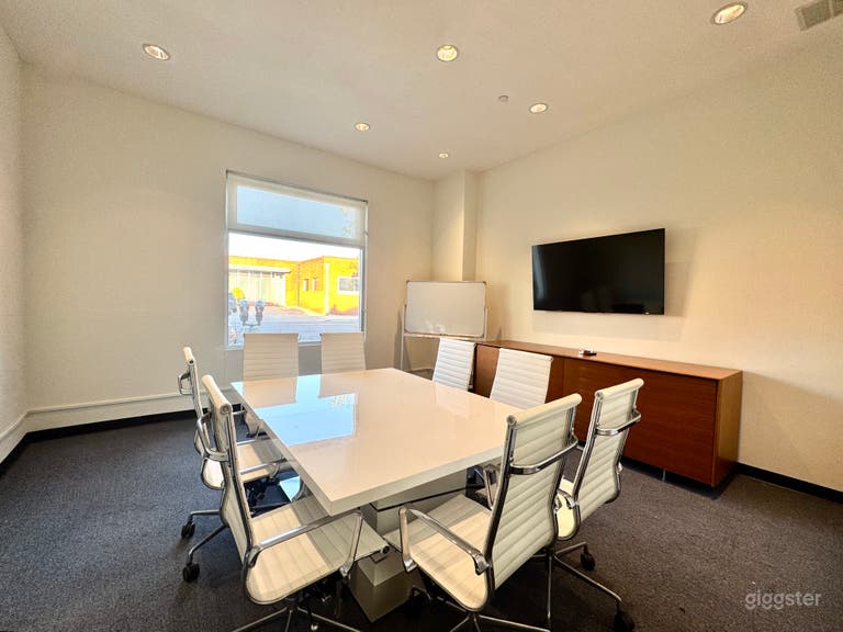  Bright Medium Meeting Room in Downtown Santa Monica 
