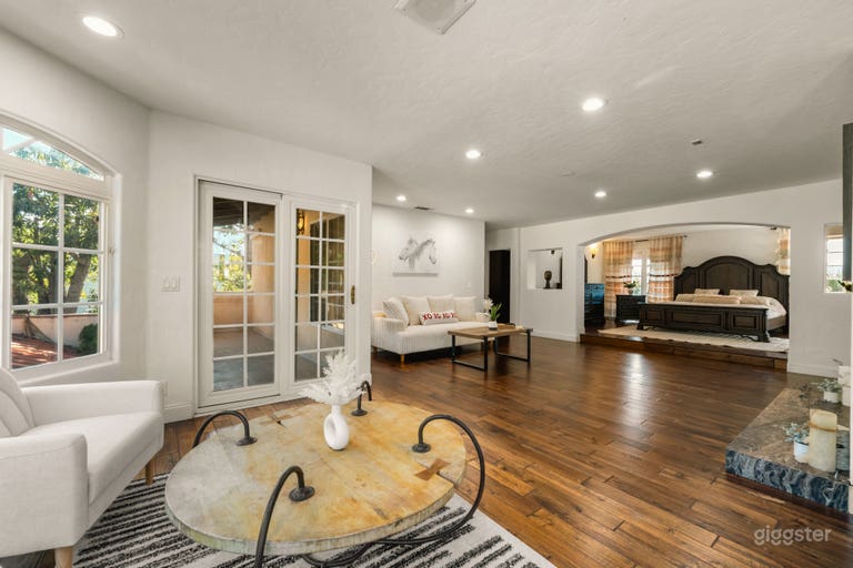  Elegant Mediterranean Estate w/ Pool in Burbank Hills 