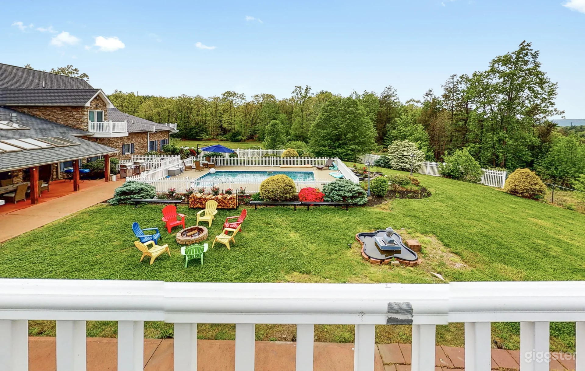Picture-perfect Outdoor area with Pool Photo 4