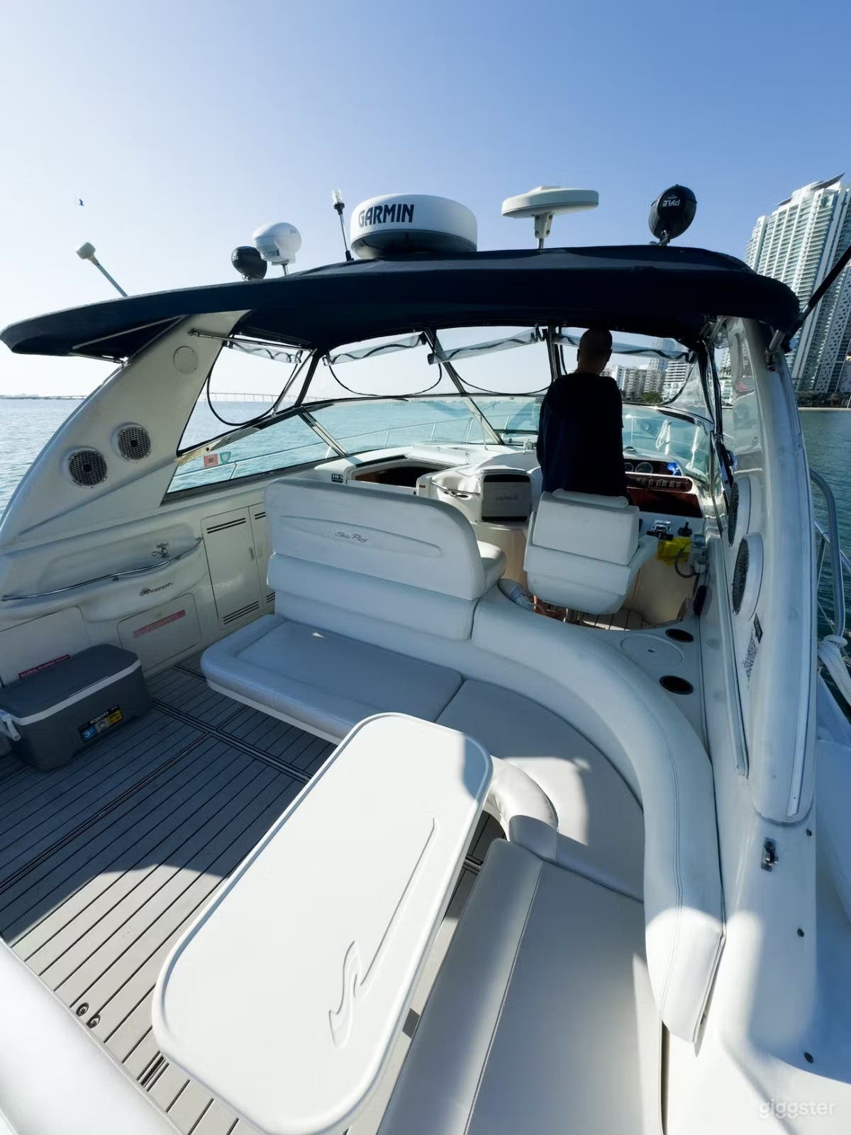 44' Searay Sundeck Yacht Photo 4