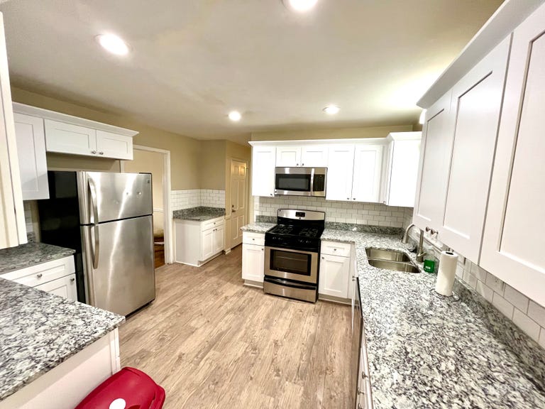  Cozy Kitchen & Filming Location in Sandy Springs 