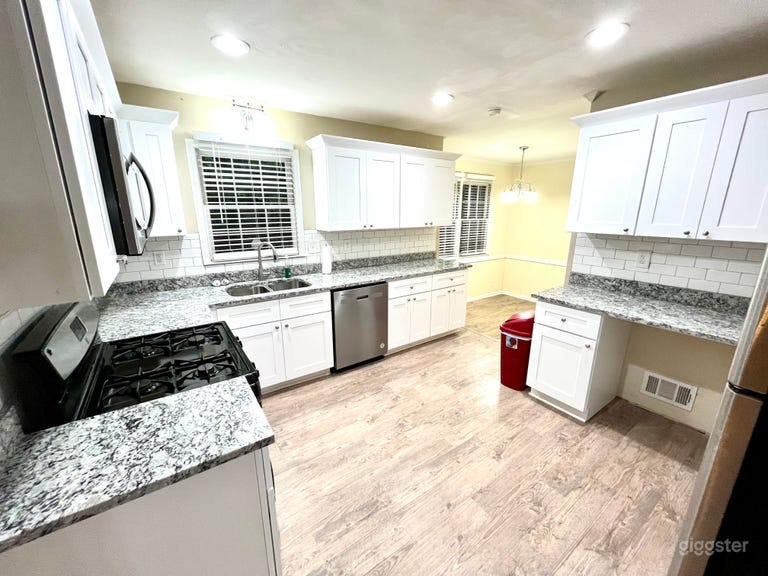  Cozy Kitchen & Filming Location in Sandy Springs 