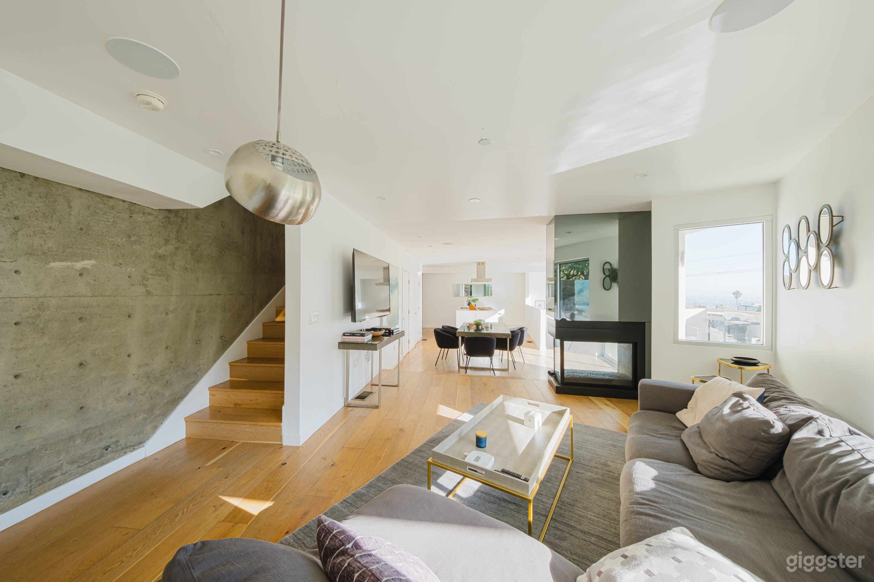 SLEEK MODERN ESCAPE WITH EXPANSIVE CITY VIEWS Photo 3