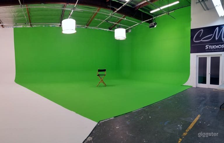  2-Wall 65' Green Screen Cyc 