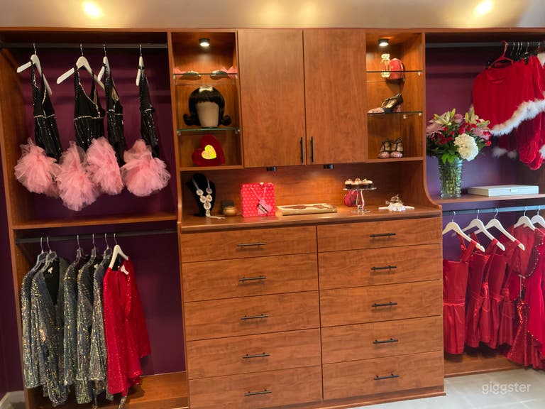  Dressing room that can be changed to fit any gender 