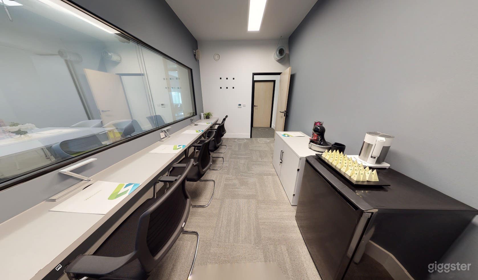 Studio 3 - Meeting Room / Viewing Facility Photo 3