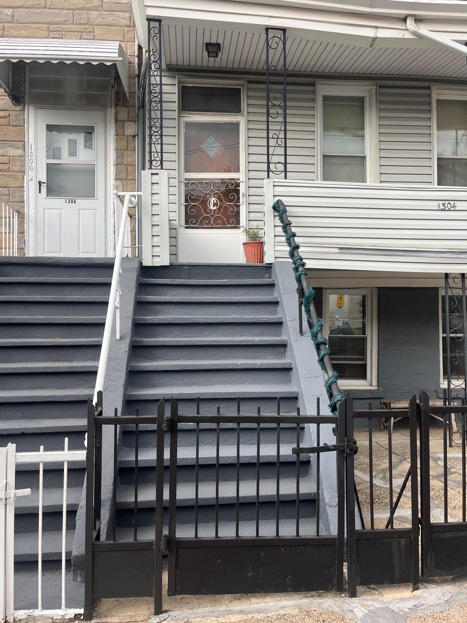 Retro-looking urban home Photo 3