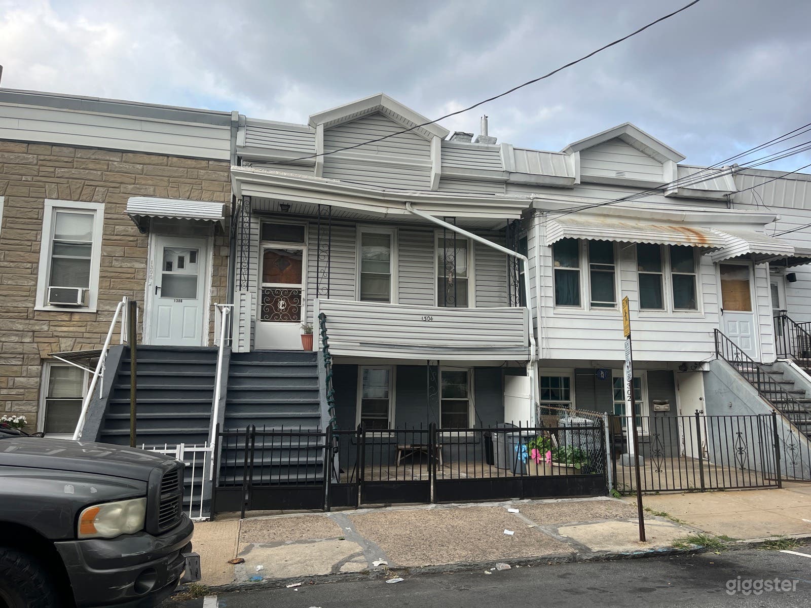 Retro-looking urban home Photo 2